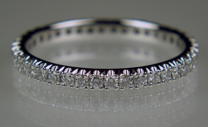 Delicate full set diamond ring in 18ct white gold - Delicate ring with 0.44ct of F colour VS clarity diamonds in 18ct white gold