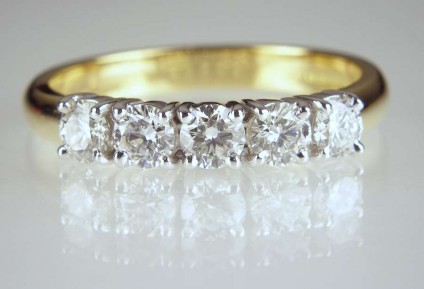 5 stone diamond ring - 0.81ct round brilliant cut diamonds set in 18ct white & yellow gold