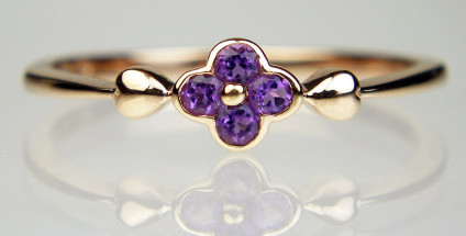 Amethyst cluster ring in 9ct rose gold - Pretty little amethyst cluster ring with heart shaped shoulders in 9ct rose gold
