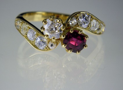 Antique ruby & diamond ring - Antique ruby & diamond crossover ring in 18ct yellow gold. Set with 0.4ct ruby and 0.35ct diamond. Overhauled for another 100years of troublefree wear.
