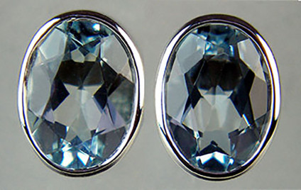 Aquamarine oval earstuds in 9ct white gold - 1.25ct oval aquamarine pair rubover set in 9ct white gold. Earstuds are 8x6mm.