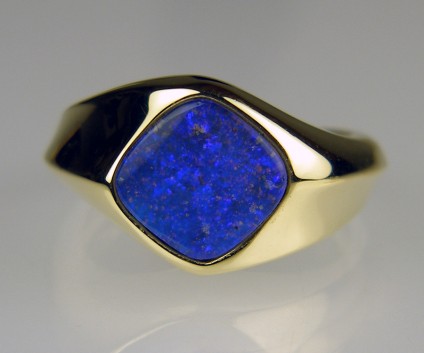 Boulder opal ring  - Boulder opal ring in 14ct yellow gold