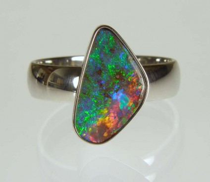 Boulder opal ring in palladium - 4.08ct boulder opal from Queensland, mounted in a palladium ring