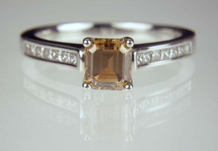 Cinnamon & white Diamond ring in platinum - 1.04ct emerald cut natural cinnamon diamond set in platinum ring with 0.3ct princess cut diamonds