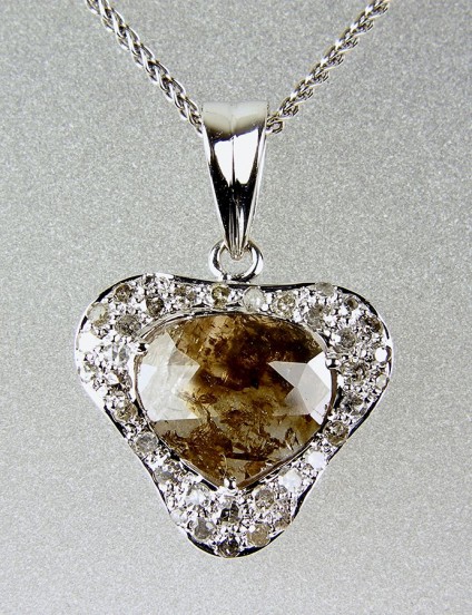 Brown diamond pendant in white gold - Brown diamond slice pendant - Pendant in 18ct white gold set with a faceted brown diamond slice of 1.67ct and 0.28ct round diamonds.
