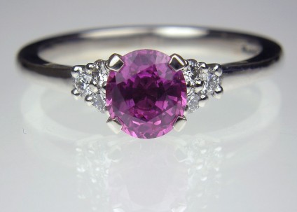 Pink sapphire & diamond ring - Platinum ring set with 0.65ct oval red spinel and 0.52ct trillion cut diamonds.
