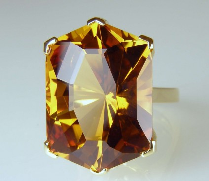 Citrine in yellow gold - 28.23ct custom cut citrine set in 18ct yellow gold
