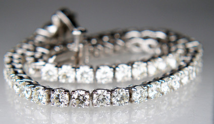5.01ct diamond tennis bracelet set in 18ct white gold - Solid, well made, 18ct white gold bracelet with 5.01ct of round brilliant cut diamonds. This bracelet, like all our diamond bracelets is designed for many years of continuous wear
