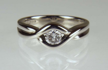 Diamond solitaire palladium ring - 0.29ct F colour VS clarity round brilliant cut diamond set in palladium