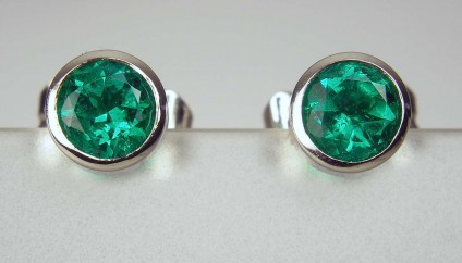 0.57ct emerald earstuds in 18ct white gold - Top quality, vivid green, Colombian emerald round 0.57ct pair set in rubover 18ct white gold earstuds. Earstuds are 5mm in diameter.