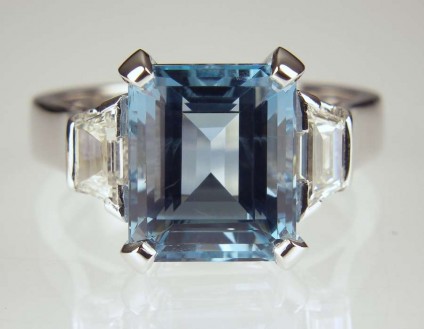 Aquamarine & diamond ring - 4.04ct emerald cut aquamarine from Mozambique, set with 0.38ct pair of trapeze cut diamonds F/VS1 in platinum
