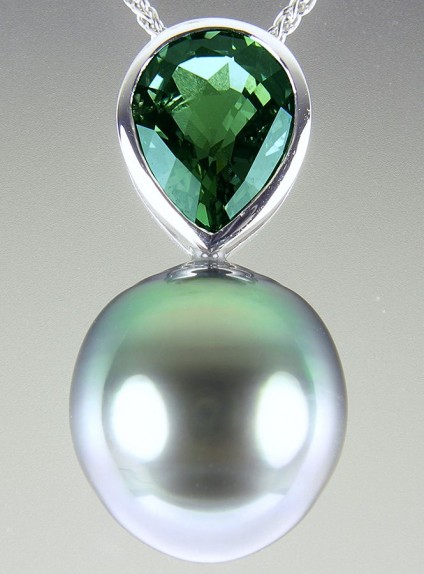 Green sapphire & Tahitian pearl pendant - Green Tahitian pearl & green sapphire pear cut pendant in 18ct white gold.
