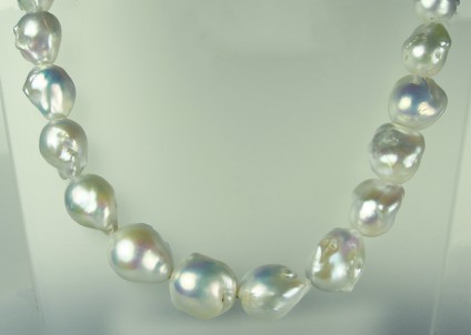 Freashwater cultured pearl necklace - 