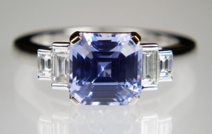 Asscher cut sapphire & diamond ring in 18ct white gold - Lovely soft mid blue 3.52ct Asscher cut sapphire flanked by 0.30ct of G/VS baguette cut diamonds and set in 18ct white gold ring