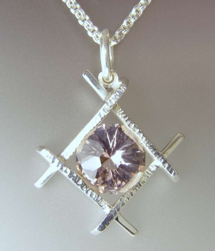 Morganite pendant in silver - 5.40ct round morganite fancy cut, set in rough hewn silver frame