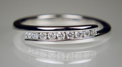 Delicate diamond twist ring in 18ct white gold - 0.16ct of H colour VS clarity white diamonds set in a simple and delicate twist ring. This would make a lovely eternity or right hand ring.