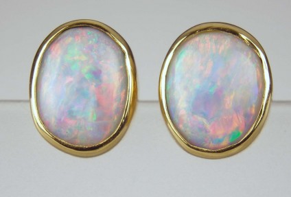 Opal earrings - Oval opal cabochon earstuds in 18ct yellow gold