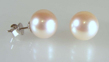 Natural pink cultured pearl earstuds - 