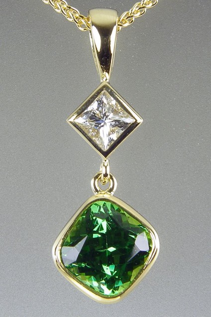 Tsavorite & diamond pendant - Tsavorite green garnet & princess cut diamond pendant in 18ct yellow gold.
