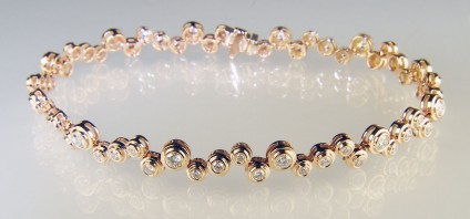 Diamond bracelet in rose gold - Beautiful diamond bracelet in 18ct rose gold set with 1.40ct round brilliant cut diamonds in G colour VS clarity.