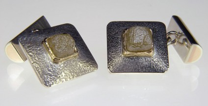 Diamond cufflinks in gold - Rough (unfacetted) natural yellow diamond cubes set in 9ct white & yellow gold cufflinks