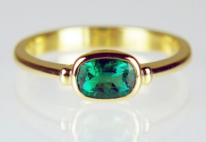 Emerald ring rubover set in yellow gold - 0.45ct antique cut emerald rubover set in 18ct yellow gold ring