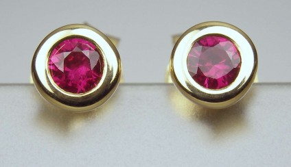 Ruby earstuds - 0.22ct top quality ruby rubover set in 18ct yellow gold earstuds
