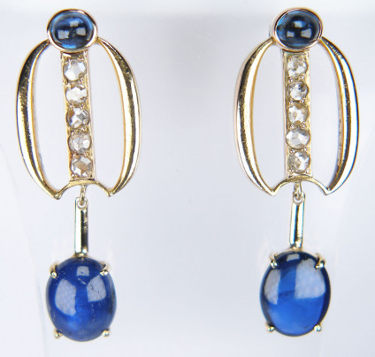 Vintage sapphire & diamond eardrops in 14ct yellow gold - Two pairs of rich blue cabochon sapphires set with rose cut diamonds in 14ct yellow gold eardrops. The eardrops are 33mm long