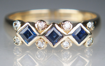 Sapphire & diamond ring in 9ct yellow gold - Secondhand sapphire & diamond ring in 9ct yellow gold. Very pretty ring, well made and all gemstones secure in the setting. This ring was brought into our shop to scrap against a new purchase and our gemmologist decided it was too nice to break up, hence the bargain price. Ring size is N1/2. This item of jewellery is sold VAT free.