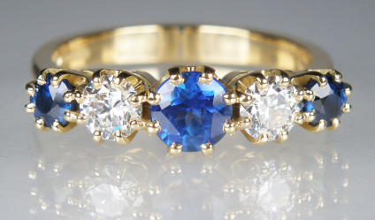 Sapphire & diamond ring in 18ct yellow gold - A lady’s dress ring consisting of a 0.43ct round brilliant cut central sapphire flanked by a 0.36ct pair of round brilliant cut diamonds in G colour VS clarity and a 0.32ct pair of smaller round brilliant cut sapphires. All gems are claw set in 18ct yellow gold.