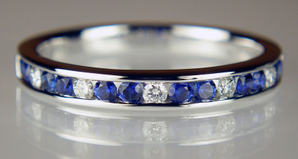 Sapphire & diamond ring in 18ct white gold - 0.37ct round cut sapphires and 0.11ct round brilliant cut diamonds in 18ct white gold. This ring is size O and cannot be resized.