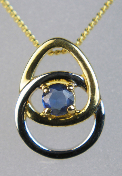 Sapphire pendant in white & yellow gold - Delicate and modern pendant in 9ct white and yellow gold set with a round cut blue sapphire suspended from an 18" 9ct yellow gold chain