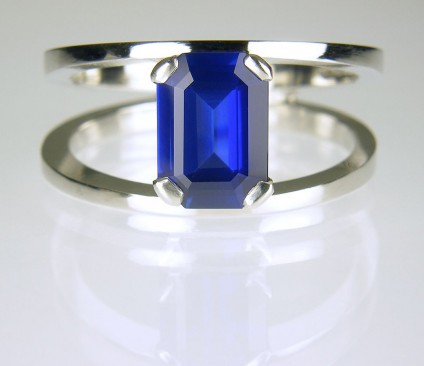 Sapphire ring in platinum - Sapphire Ring 2.06ct unheated Burmese sapphire set with diamonds in platinum.