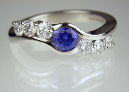 Sapphire & Diamond Ring - Sapphire & diamond ring with 0.58ct round sapphire and 0.58ct round brilliant cut diamonds in F colour VS clarity, mounted in platinum