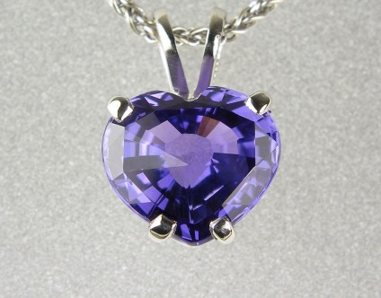Purple sapphire heart pendant in platinum - Sapphire pendant - Pendant in platinum with 1.97ct purple colour change sapphire from Madagascar.