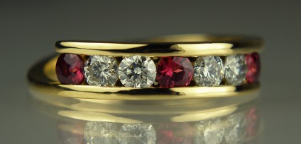 Red Spinel & Diamond Ring - Red spinel and E colour VS clarity diamonds, all 3mm rounds,  set in 18ct yellow gold twist ring