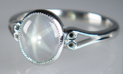 Star sapphire ring in platinum - 3.54ct natural white star sapphire cabochon from Sri Lanka, rubover set in platinum ring.