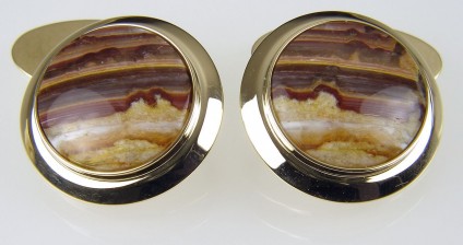 Agate cufflinks in gold - Cufflinks of banded agate from the USA (locally known as sugar opal) set in 9 carat yellow gold. 20mm round.
