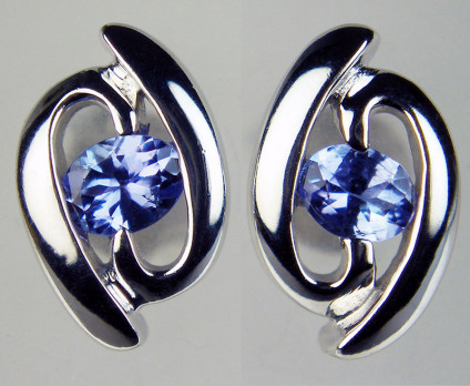 Tanzanite earstuds in 9ct white gold - Oval tanzanite pair weighing 0.344ct, set in 9ct white gold. These stylish earstuds are 11mm long and 7mm wide