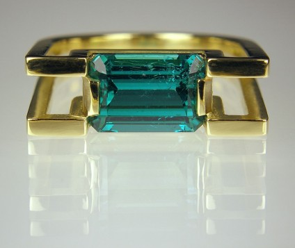 Tourmaline ring in gold - Sea green Afghan tourmaline of 2.95ct set in 18ct yellow gold. Head 20 x 7mm.